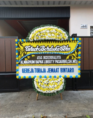 Papan Bunga Duka di Kampung Baru